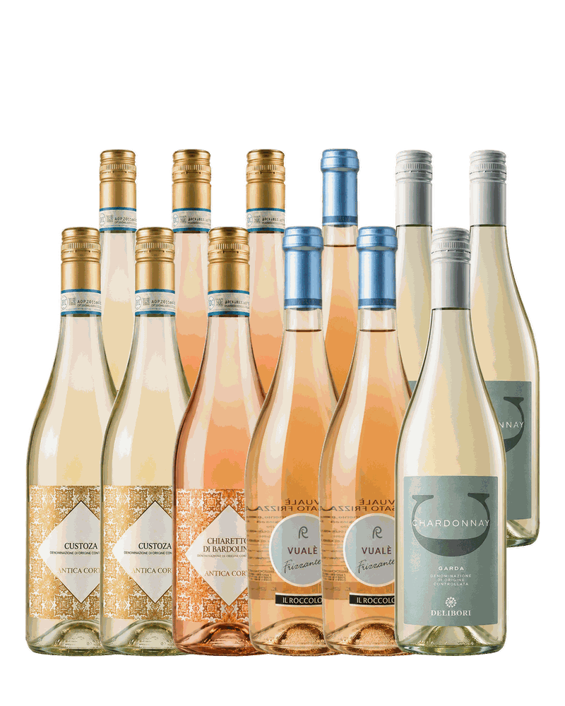 Vorteilspaket Sommer: 12 Flaschen Weiss- und Roséwein vor beigem Studiohintergrund