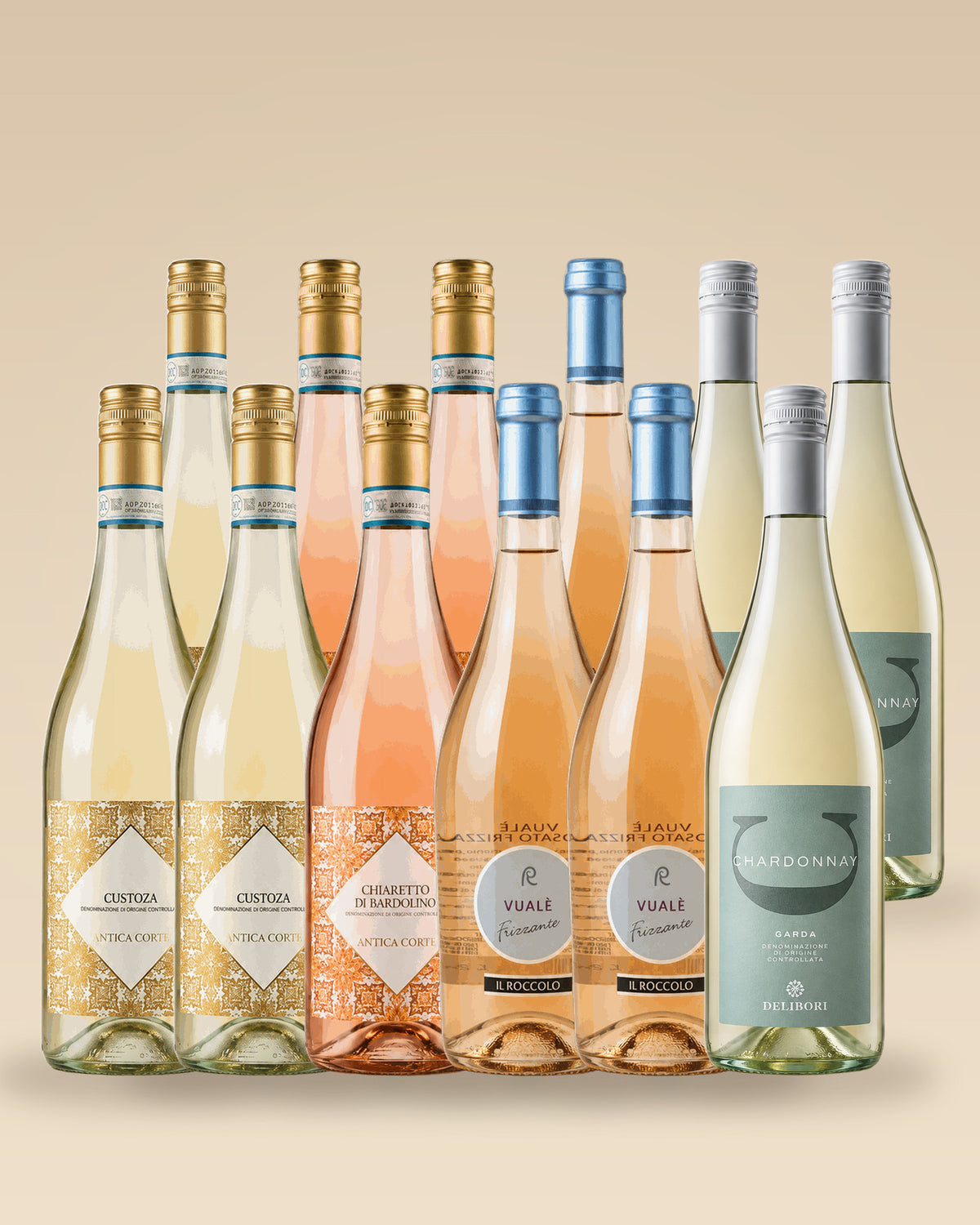 Vorteilspaket Sommer: 12 Flaschen Weiss- und Roséwein vor beigem Studiohintergrund
